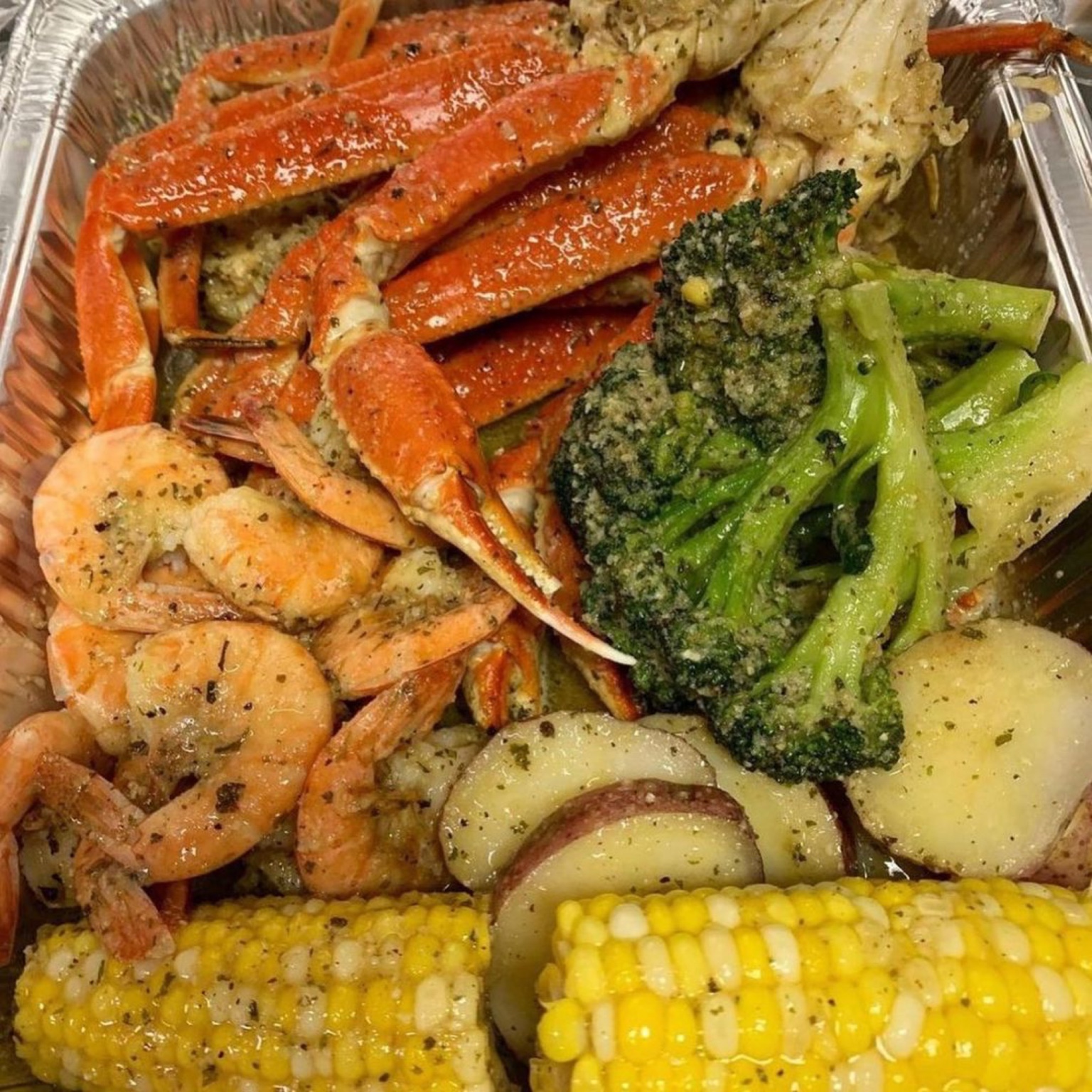 Grant’s snow crab and shrimp tray with broccoli, corn and potatoes